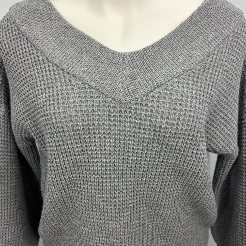 Zenana Outfitters Light Gray V-Neck Sweater Size Medium